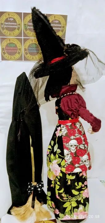 Bruxa Sabá  mexe os olhos,comprimento sem o chapéu 51cm,com chapéu 63cm. - Foto 3