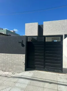 Casa solta no Geisel/Cuiá com 3 quartos, sendo 2 suítes(1 reversível).