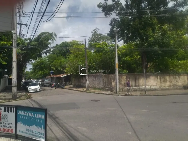 Área Comercial à Venda no Bairro Casa Forte com 2.253 m²