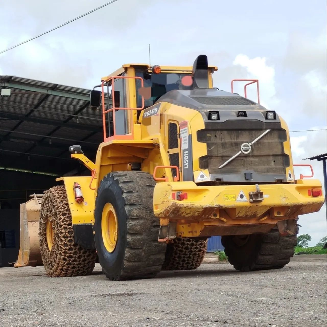 Pá Carregadeira Volvo L150H ano 2022 com 5325 horas e capacidade de 3,5 ?, em MG - Foto 2