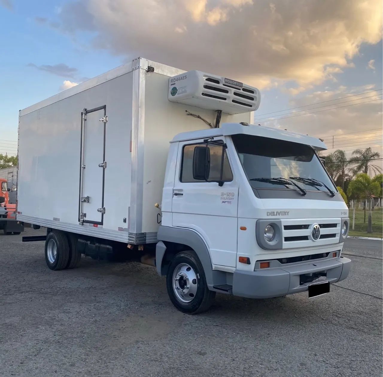  Delivery 8-150 Baú Refrigerado 
