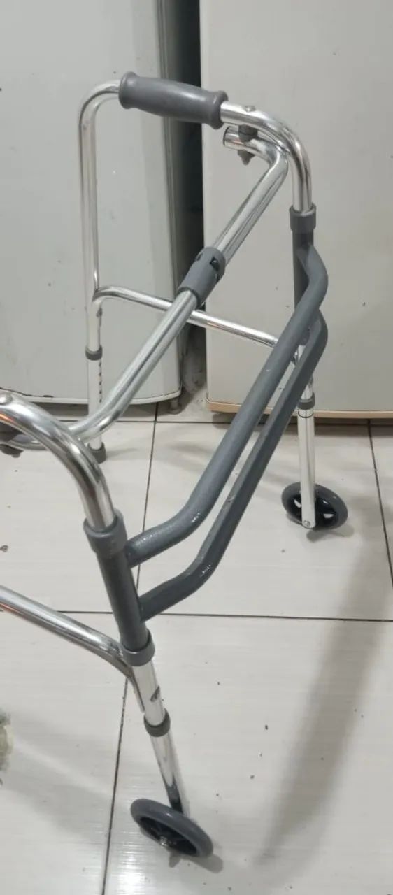 Andador com rodas  - Foto 3