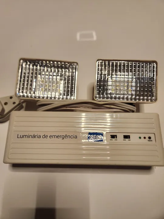 Luminária de emergência Luatek