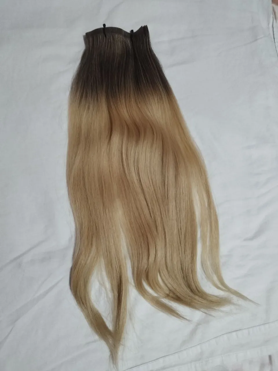 Cabelo humano virgem nunca usado pronto para usar tem dois tipos de cabelo. 