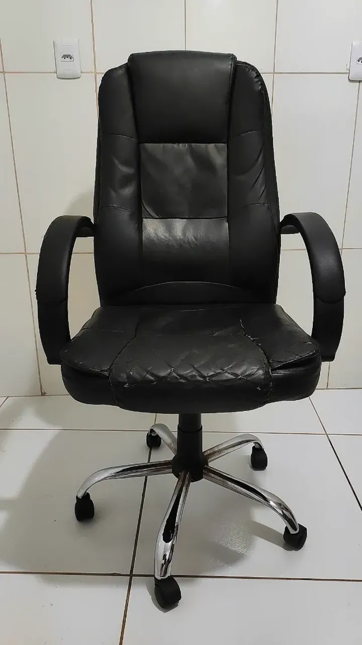 Cadeira Presidente Giratória - Base Cromada