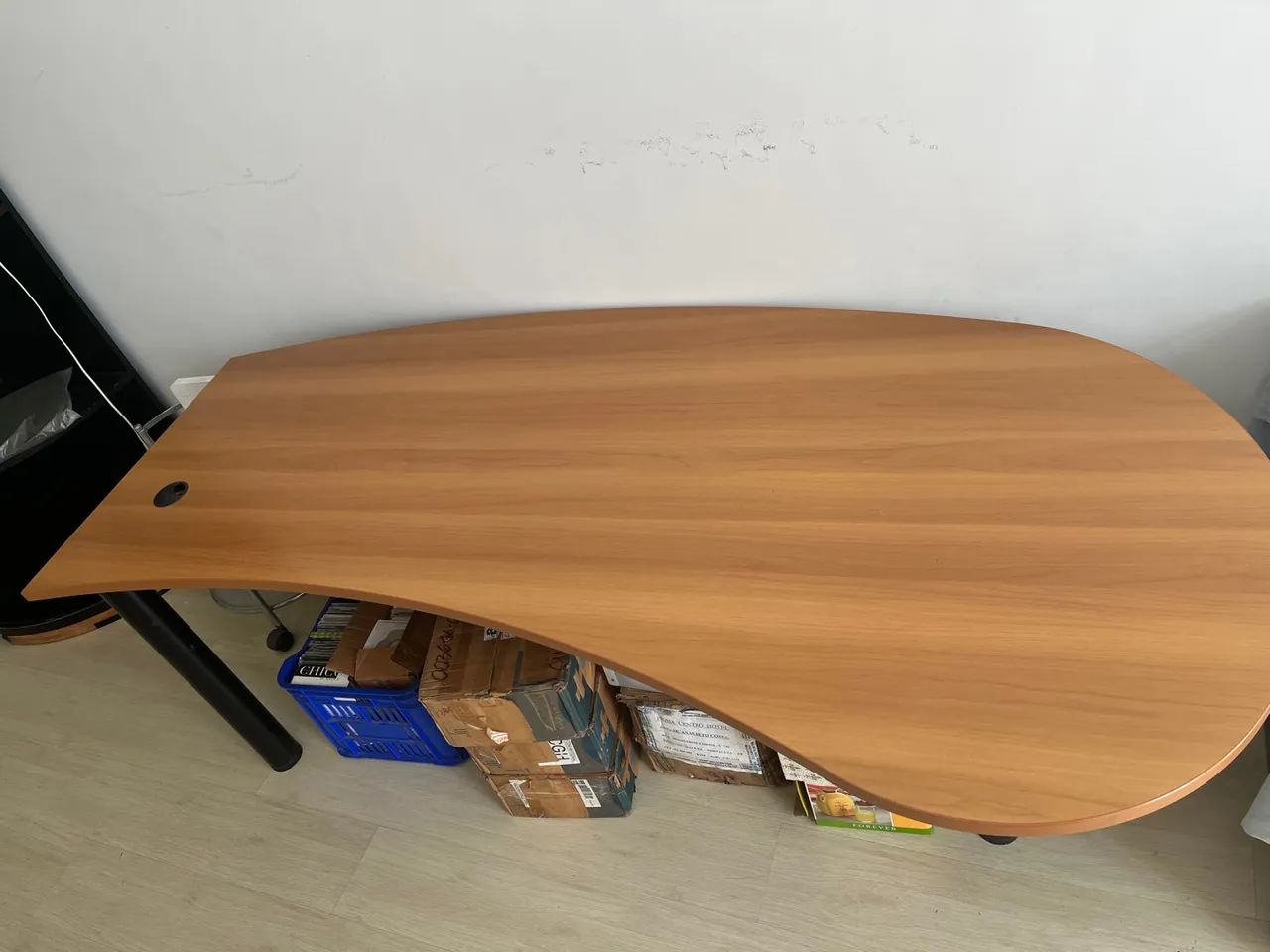 Mesa de escritório aceita maciça e base de ferro