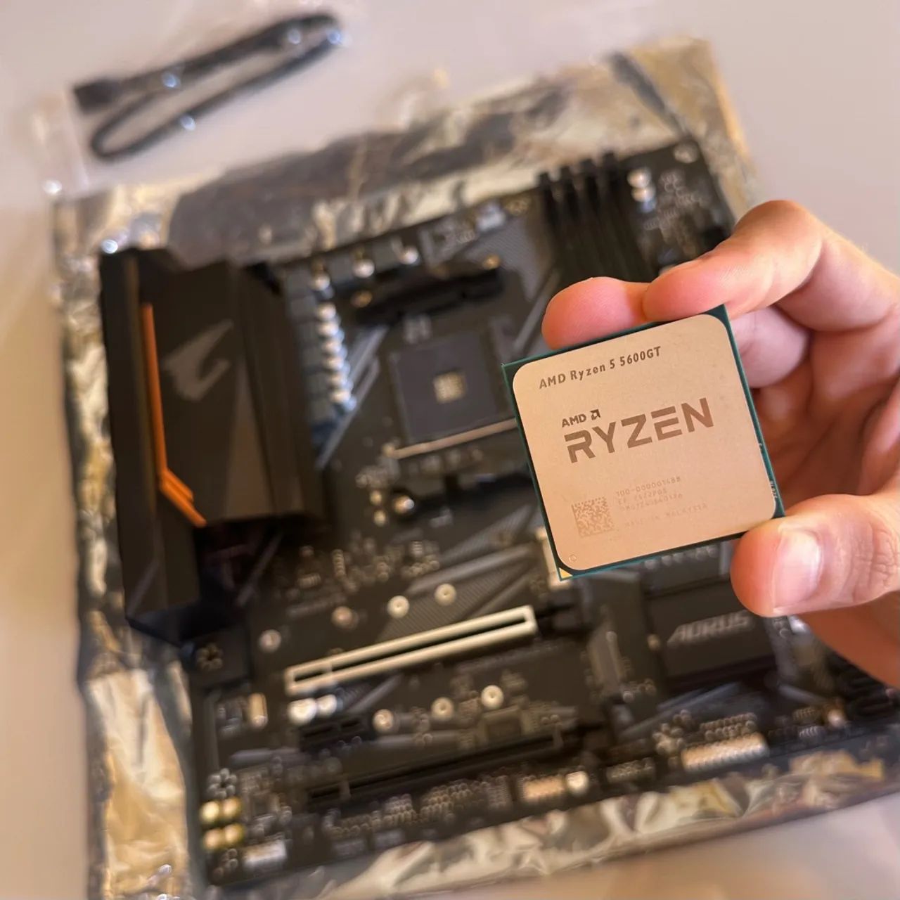 Kit Aorus Elite + Ryzen 5600Gt(Envio OlxPay)