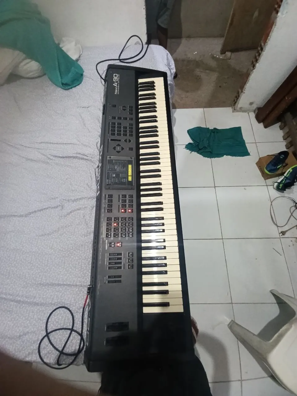 Roland A-90 - Controlador MIDI Profissional