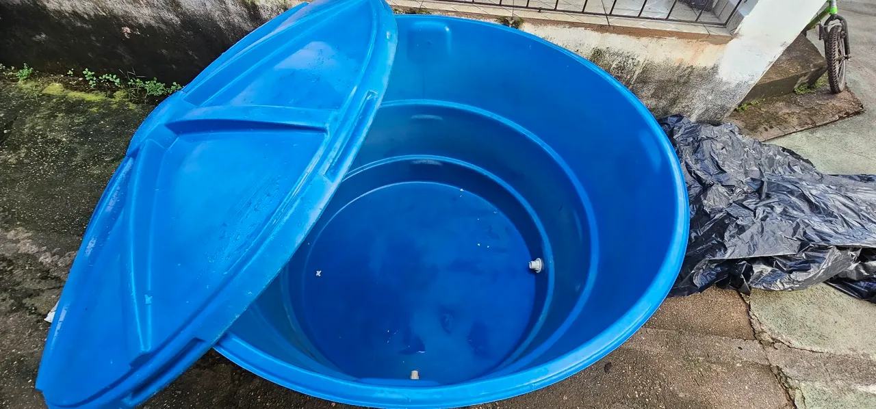 Caixa d'água de plástico