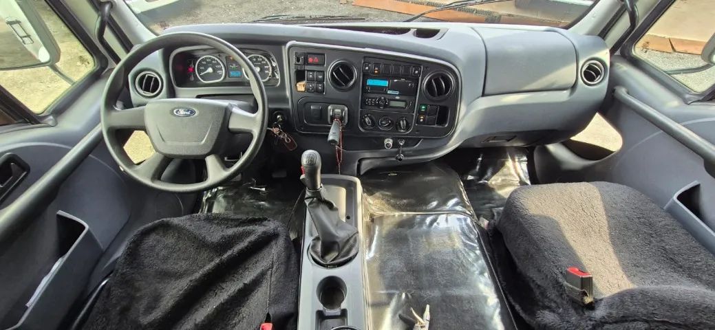 Ford cargo 2429, com baú de 10,20 mts. - Foto 15