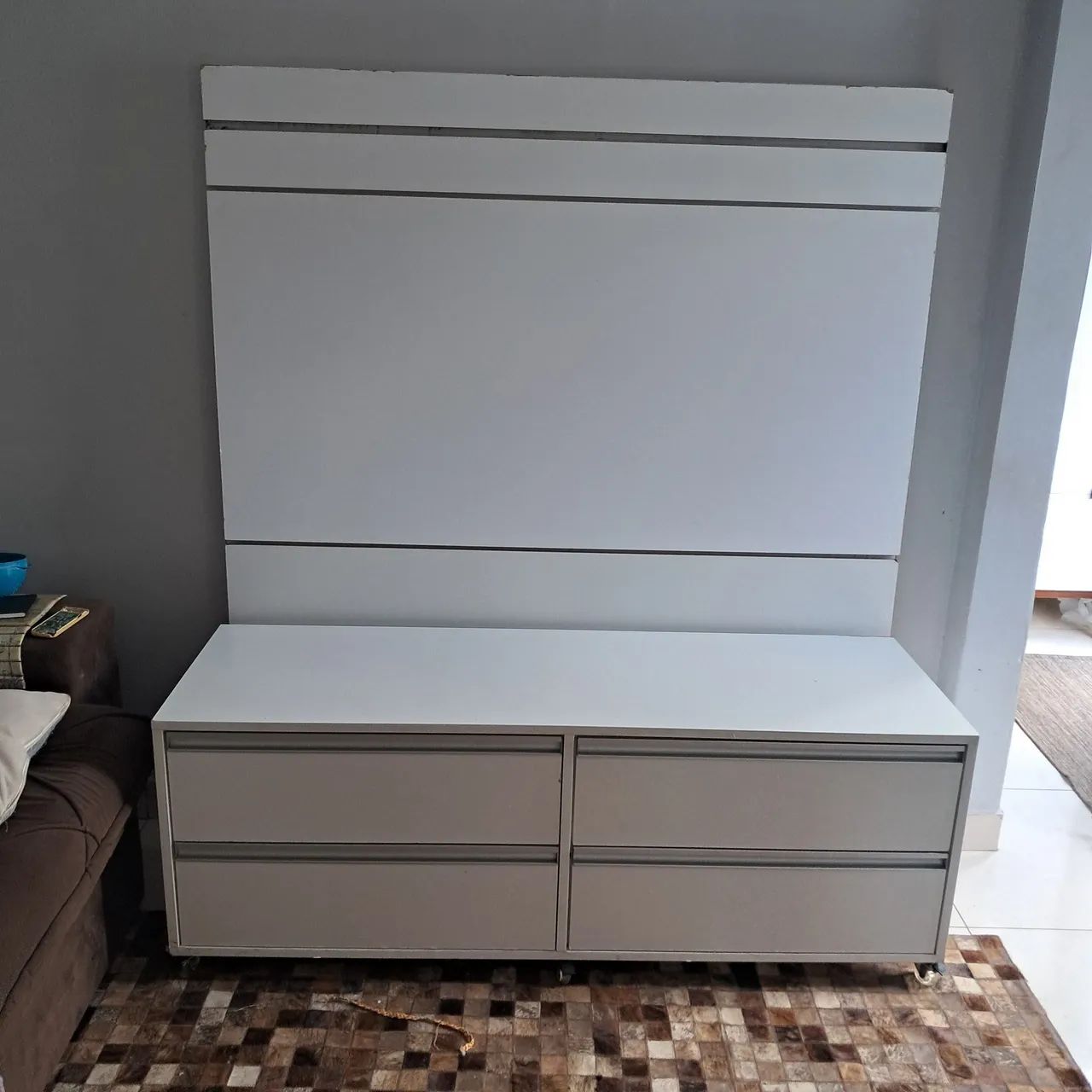 Painel com gaveteiro moderno