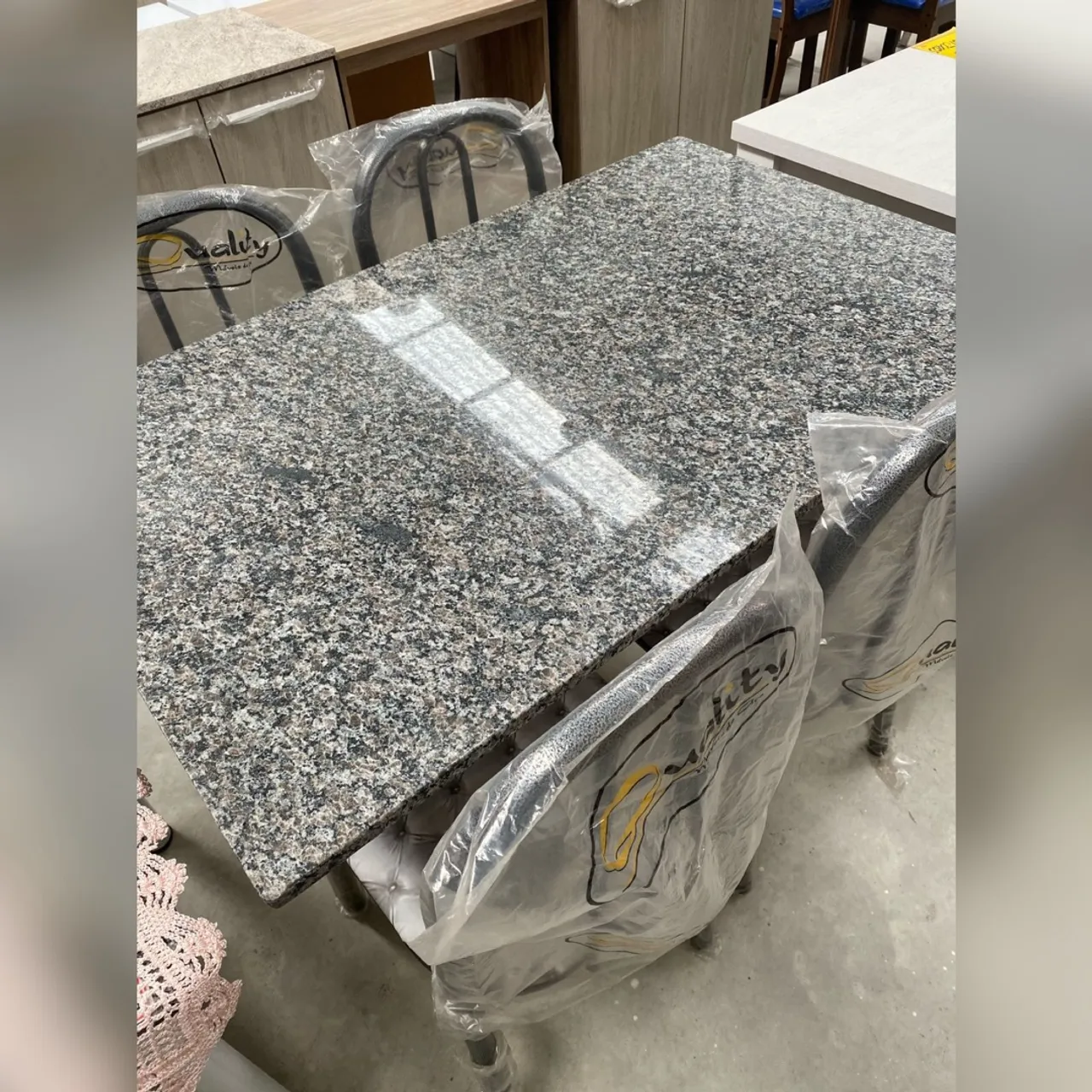Mesa de jantar com 4 cadeiras - entregamos hoje 