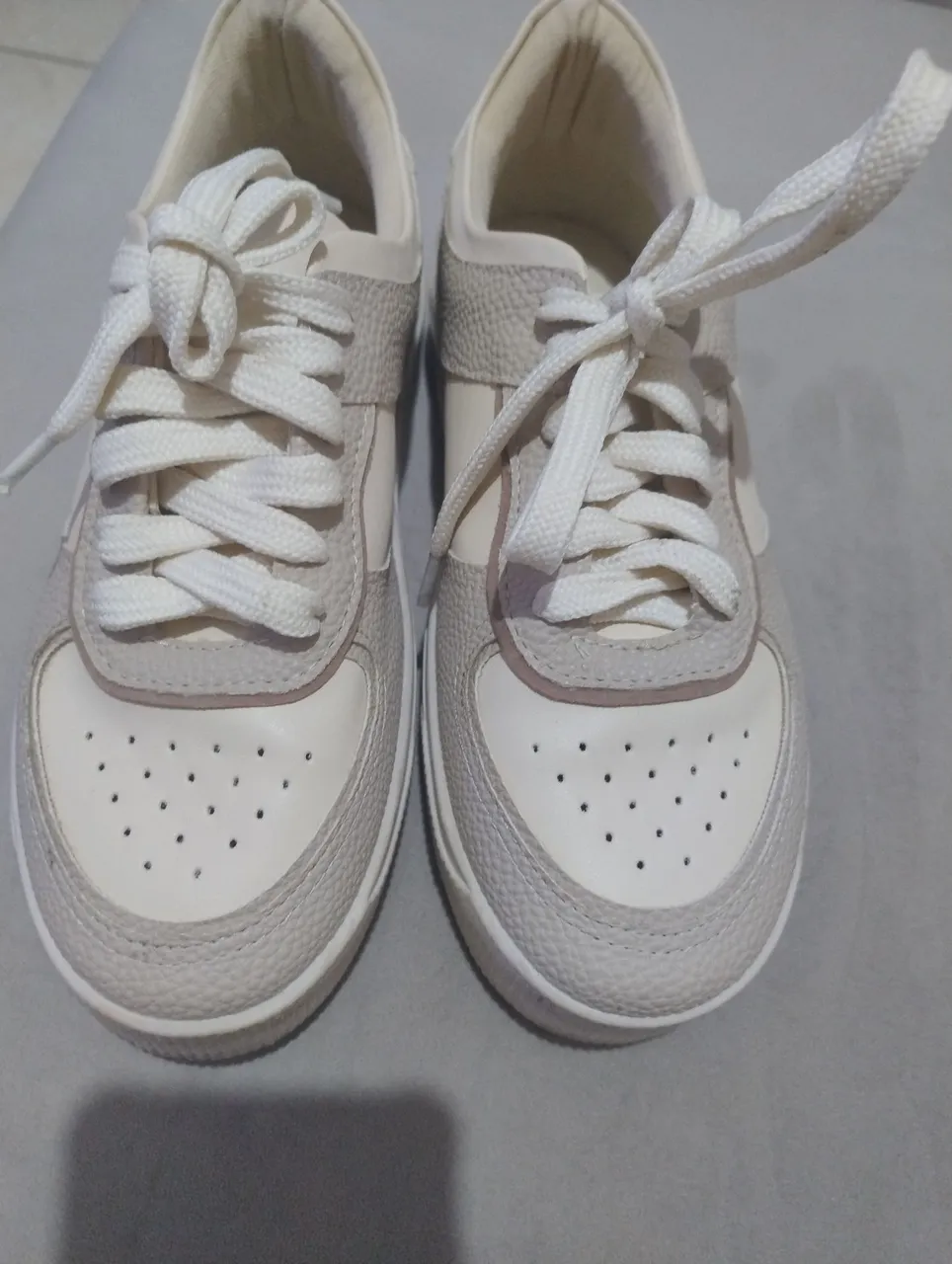 Tênis branco casual
