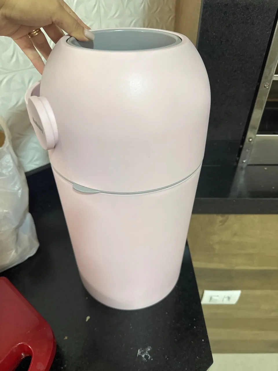 Lixeira para banheiro rosa