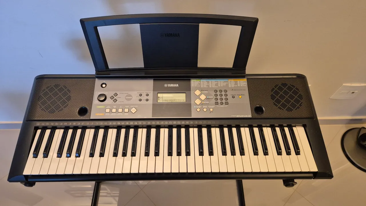 Teclado Yamaha E233
