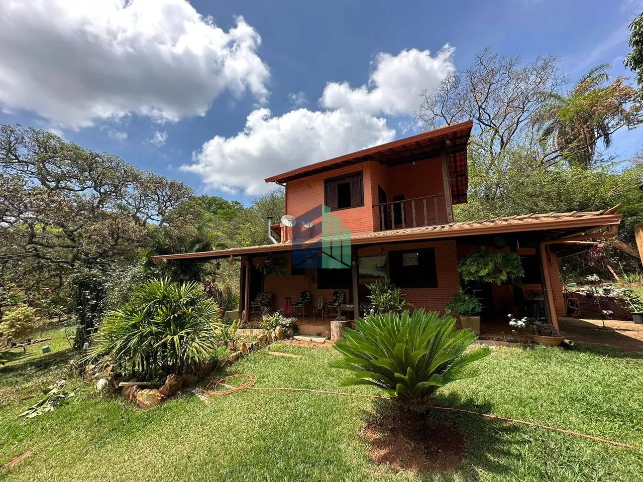 SÍTIO EM CONDOMÍNIO FECHADO COM ÁREA DE 7.000M² EM MATEUS LEME - MG
