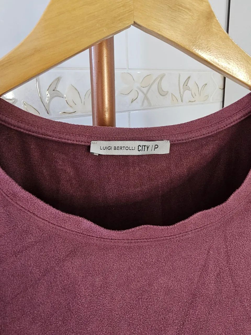 Camiseta Feminina em Suede Luigi Bertolli   - Foto 2