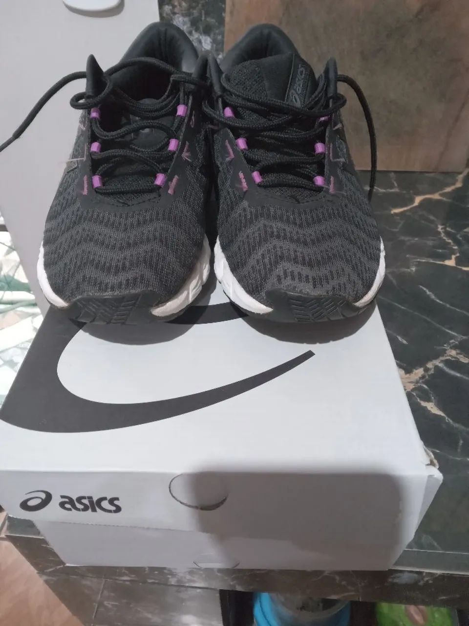 Tênis Asics para atividades físicas