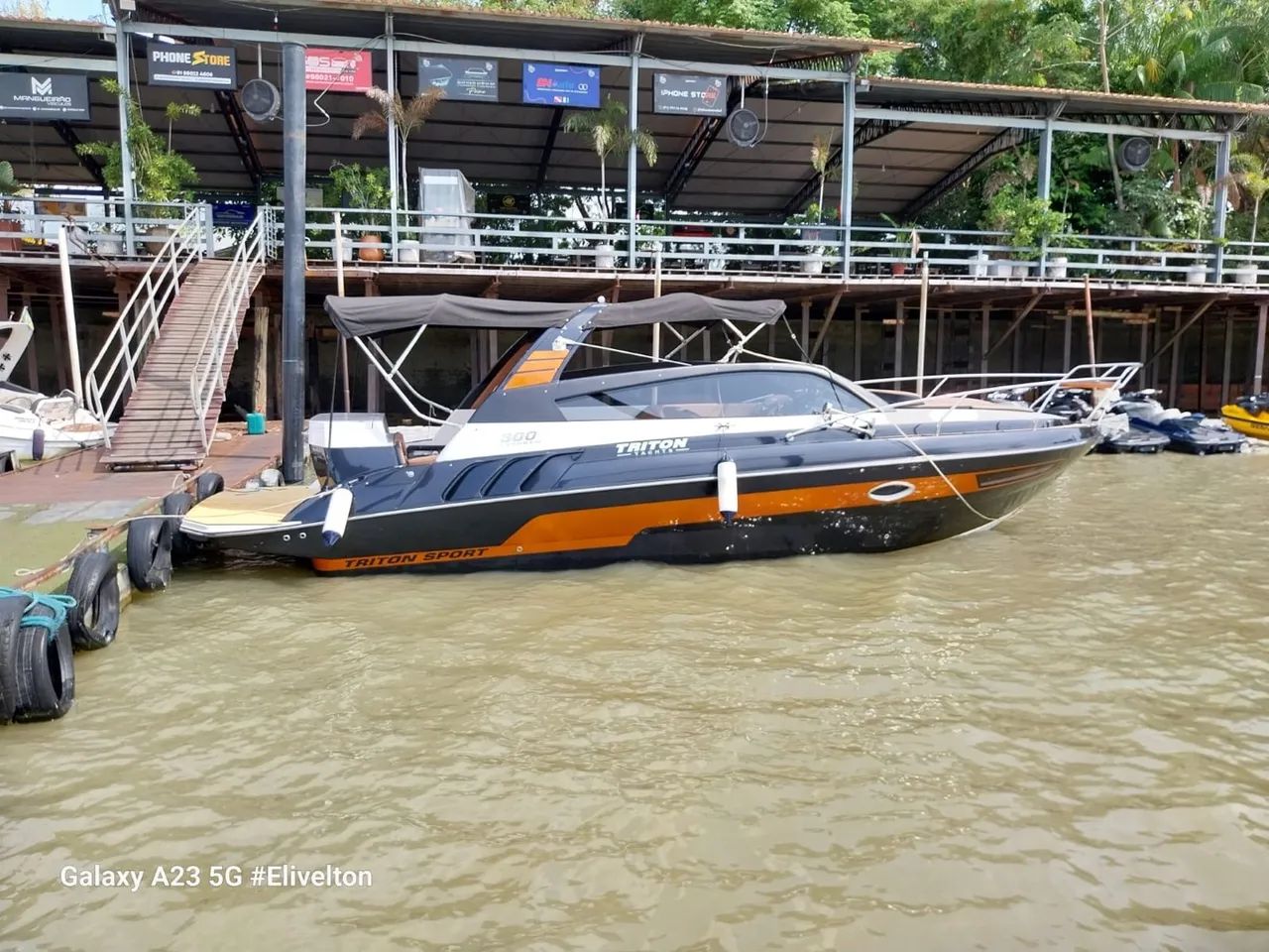 Lancha Triton 300 Sport - 30 pés 