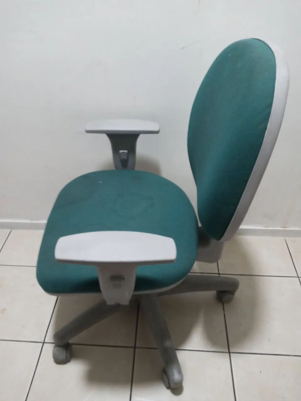 Cadeira de Escritório Giratória com Braços