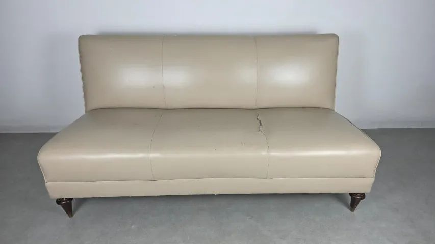 Sofá Década de 50, mantendo moleiro original em metal nobre65576053118083120