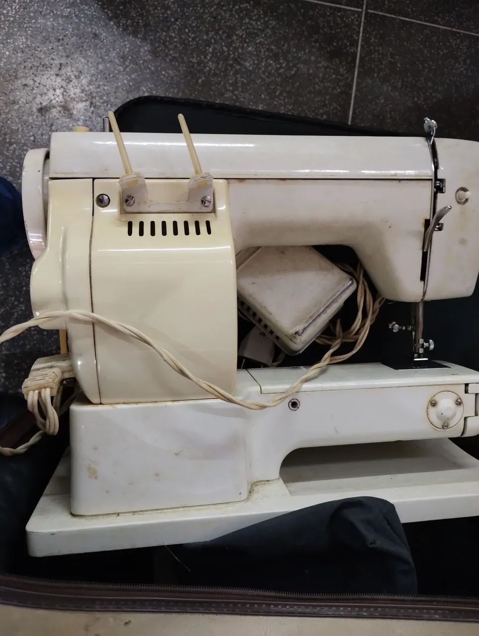 Máquina de Costura Elgin Free Arm 2000 - Antiga - Foto 3