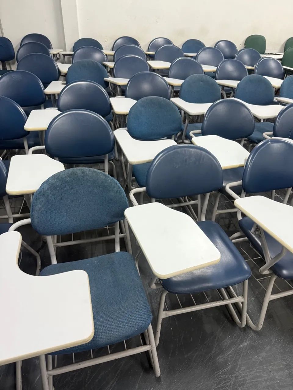Cadeiras Universitárias com Prancheta - Foto 2