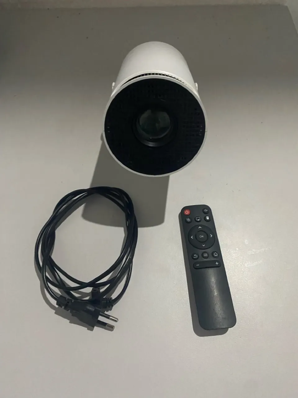 Projetor Portátil com Controle Remoto - Qualidade Impecável!
