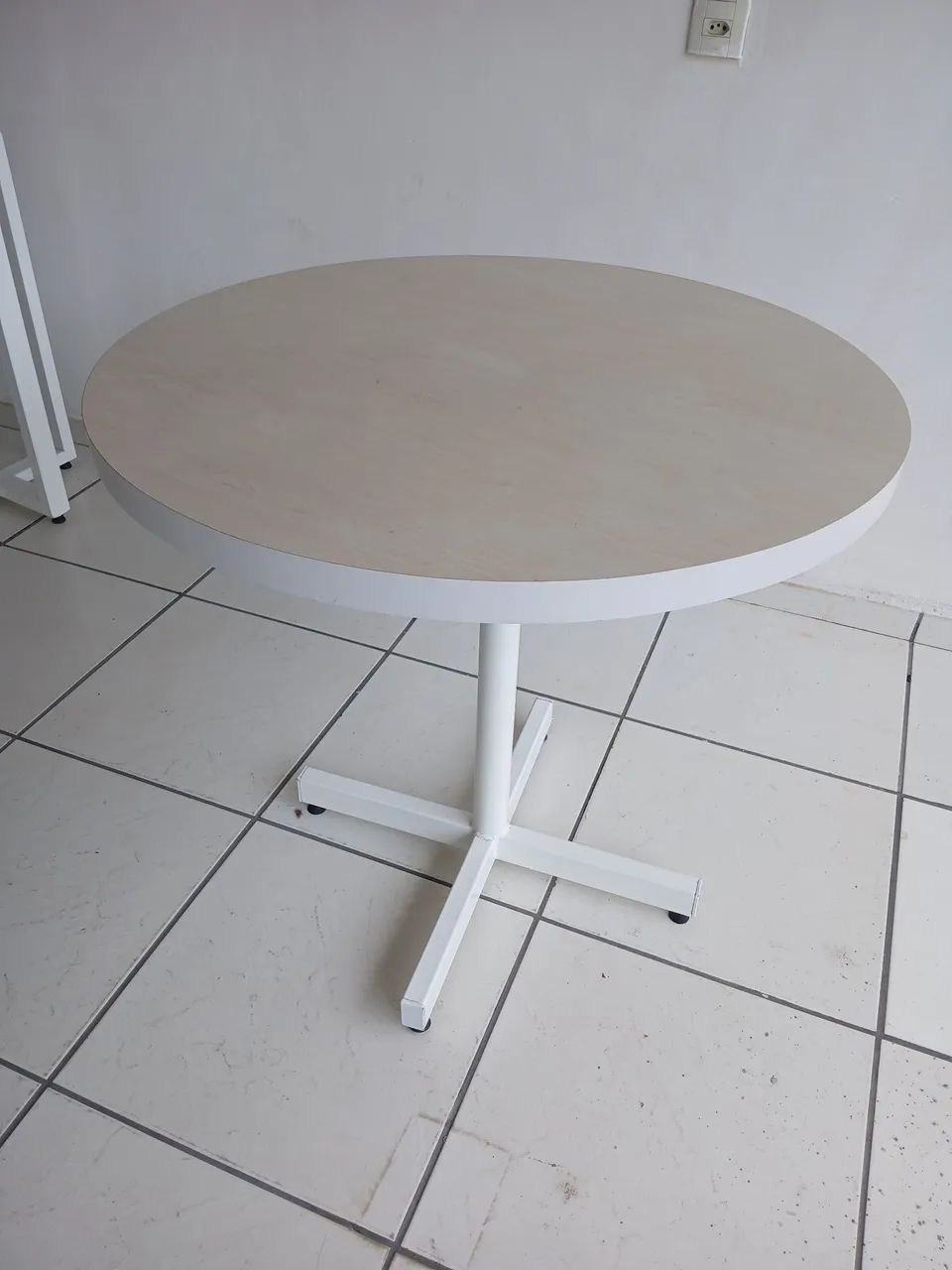 Super oferta,  mesa nova 80cm diâmetro,  com entrega,  cabe 4 cadeiras. 