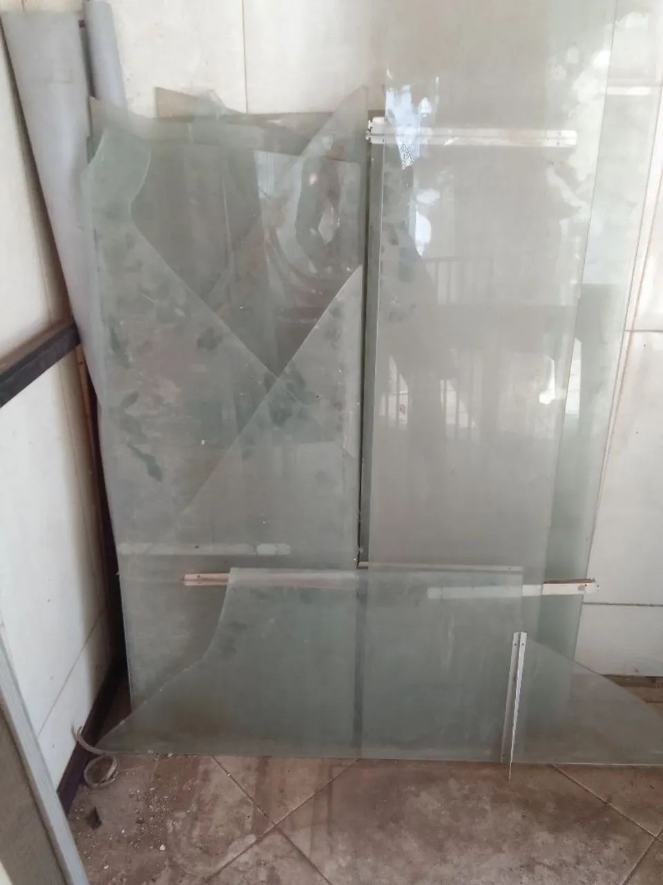 Vidros quebrados para REAPROVEITAMENTO. - Foto 2