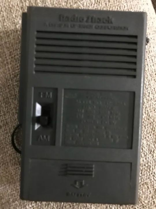 Rádio portátil Realistic década de 80 - Foto 3
