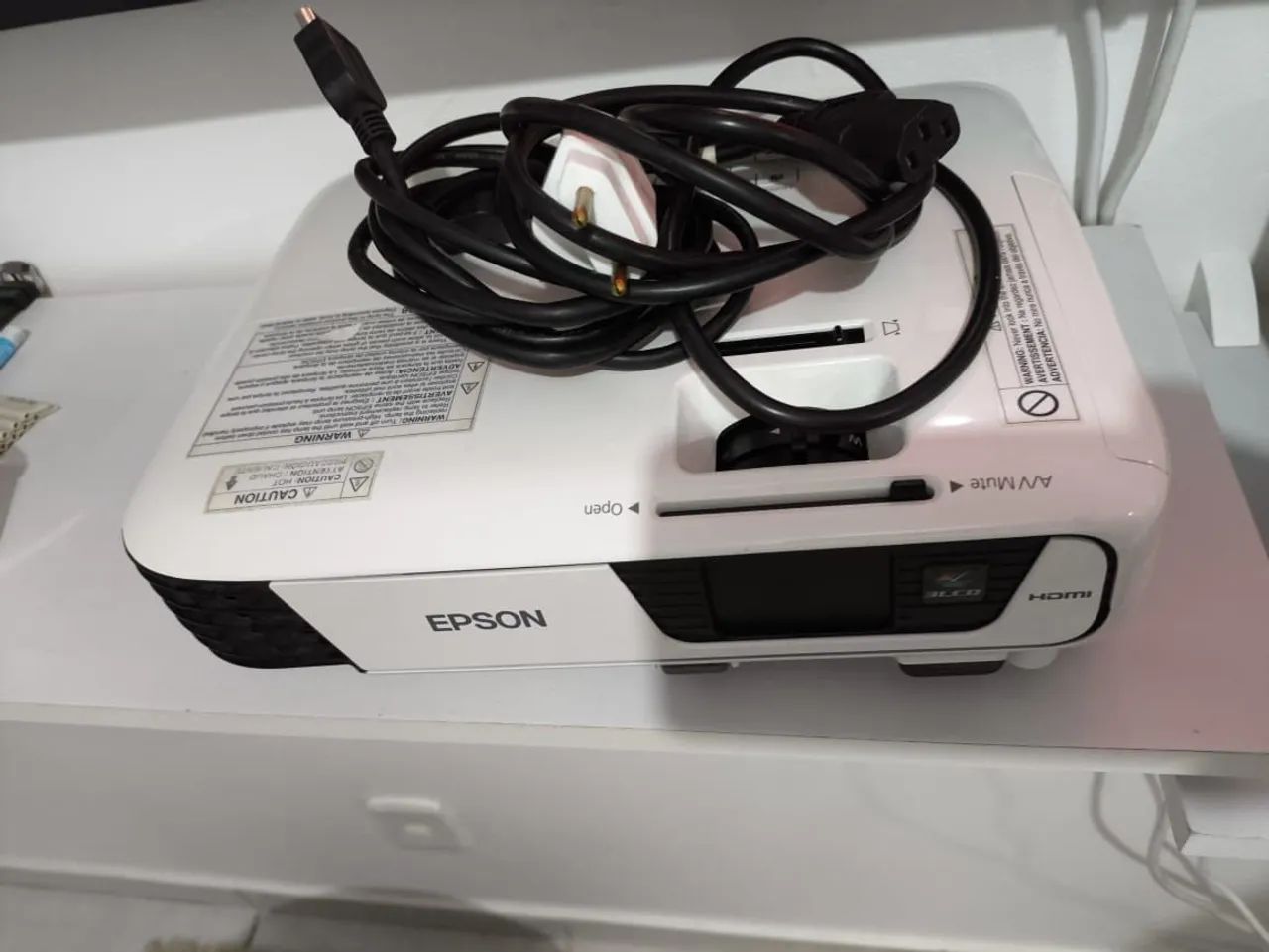 Projetor Epson semi-novo ótimo estado x36+ com cabo HDMI acompanha lâmpada Philips nova. - Foto 2