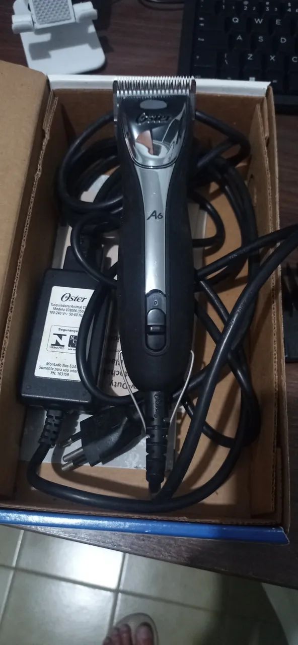 Máquina Tosa Oster A6 Slim Profissional 3 Velocidades