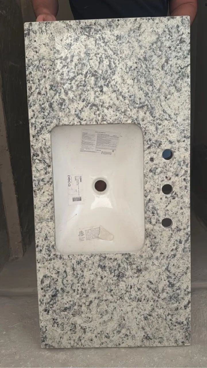 Bancada de pedra com Pia Deca embutida