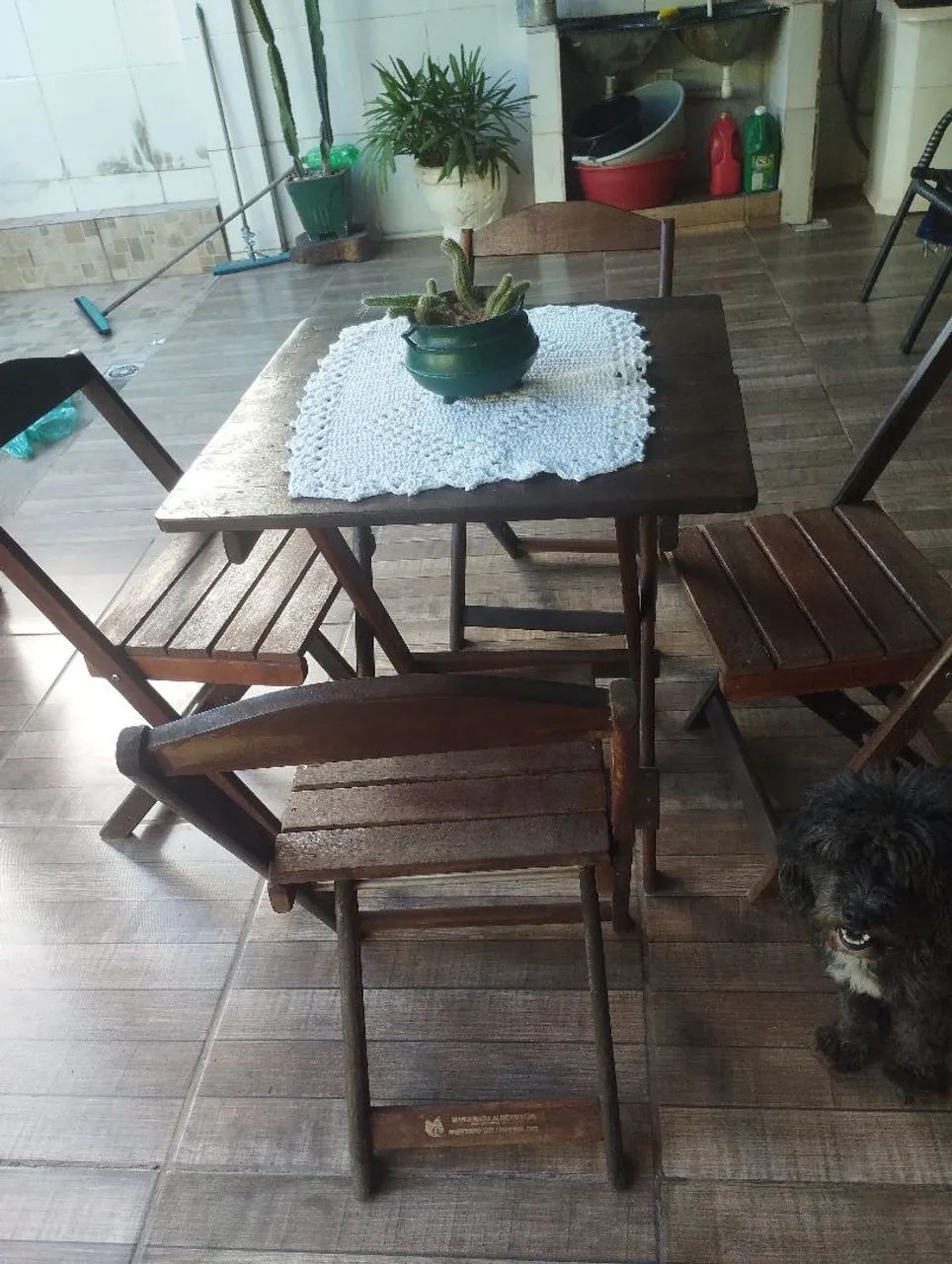 Mesa madeira com 4 cadeiras dobrável 