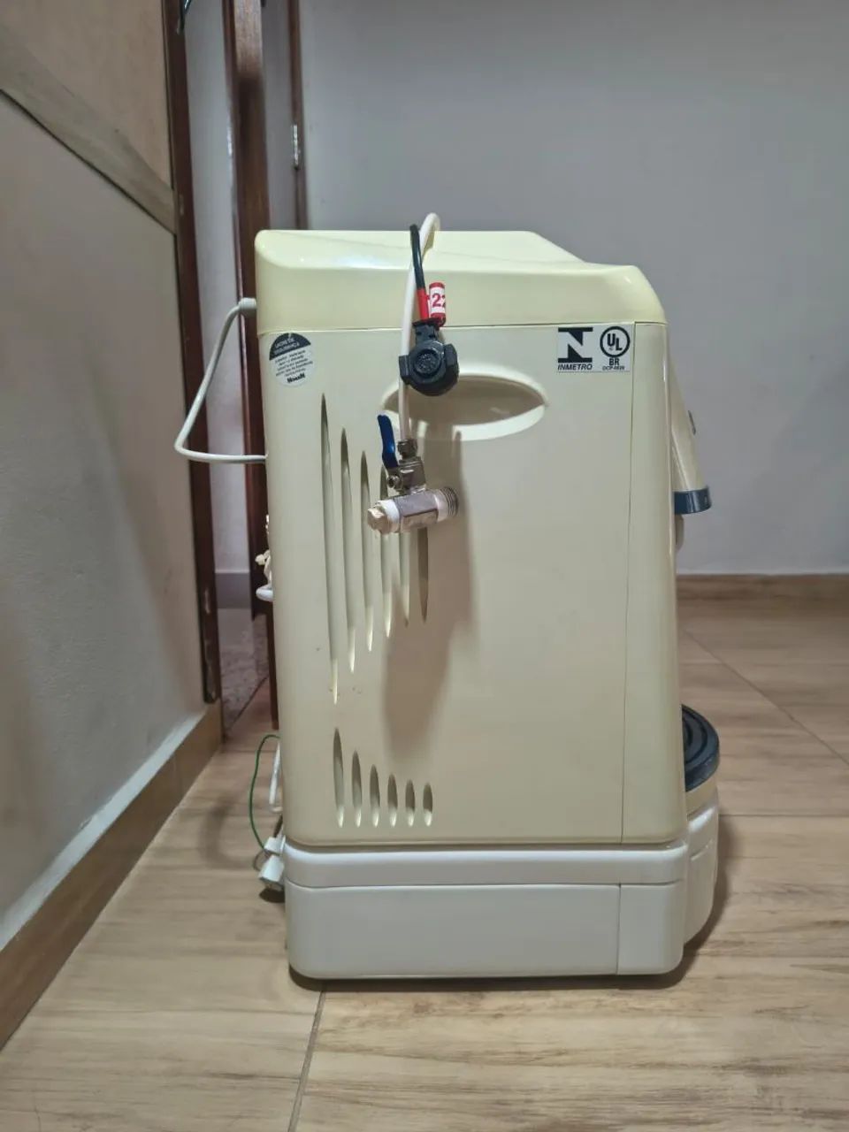 Bebedouro/filtro Sankai 220volts funcionando perfeitamente. Vem com pedestal (na caixa) - Foto 5
