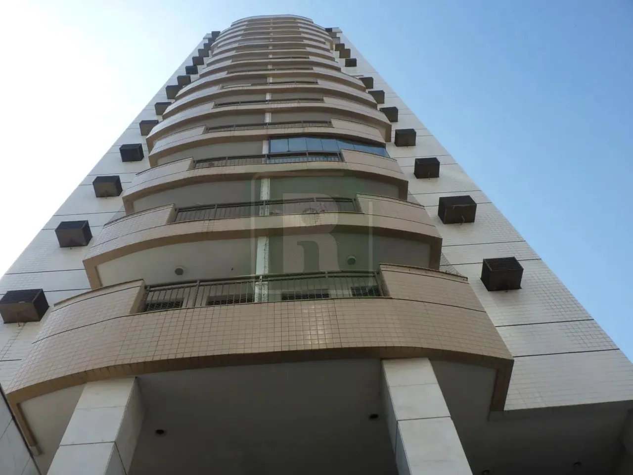Apartamento para Locação em Niterói, Santa Rosa, 2 dormitórios, 1 suíte, 3 banheiros, 2 va