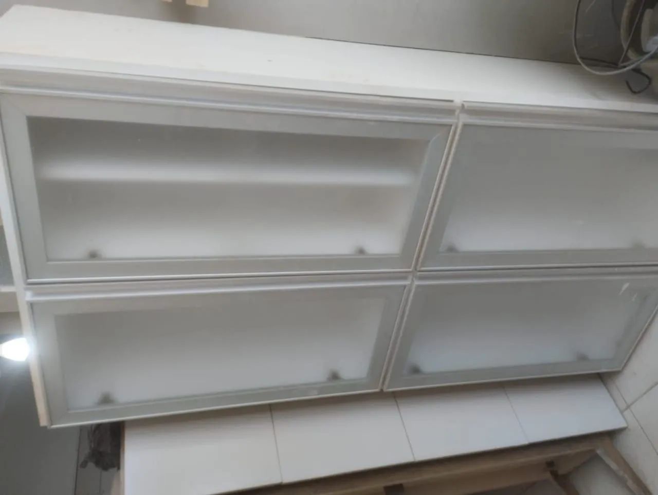 Armários de cozinha com portas de vidro