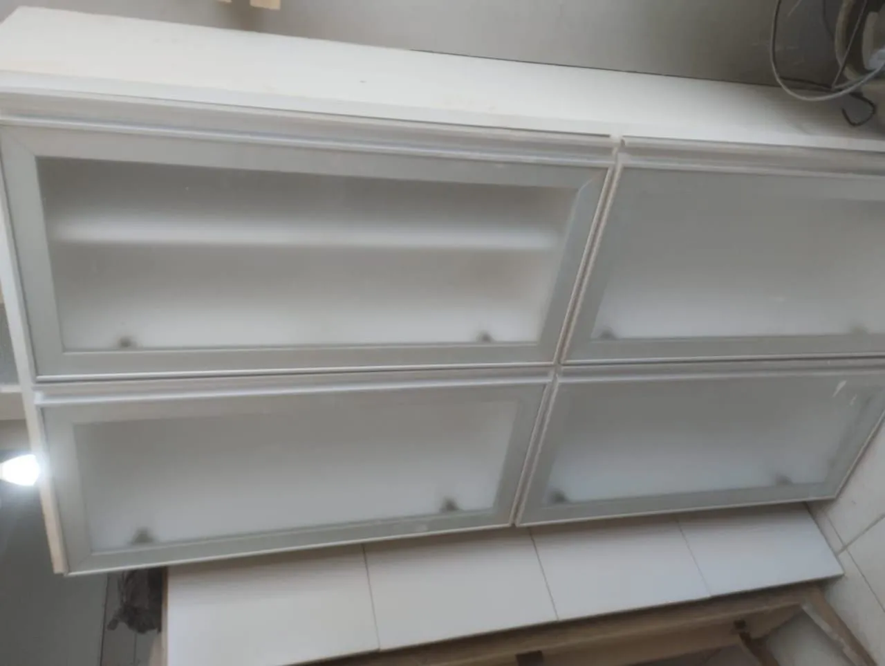 Armários de cozinha com portas de vidro