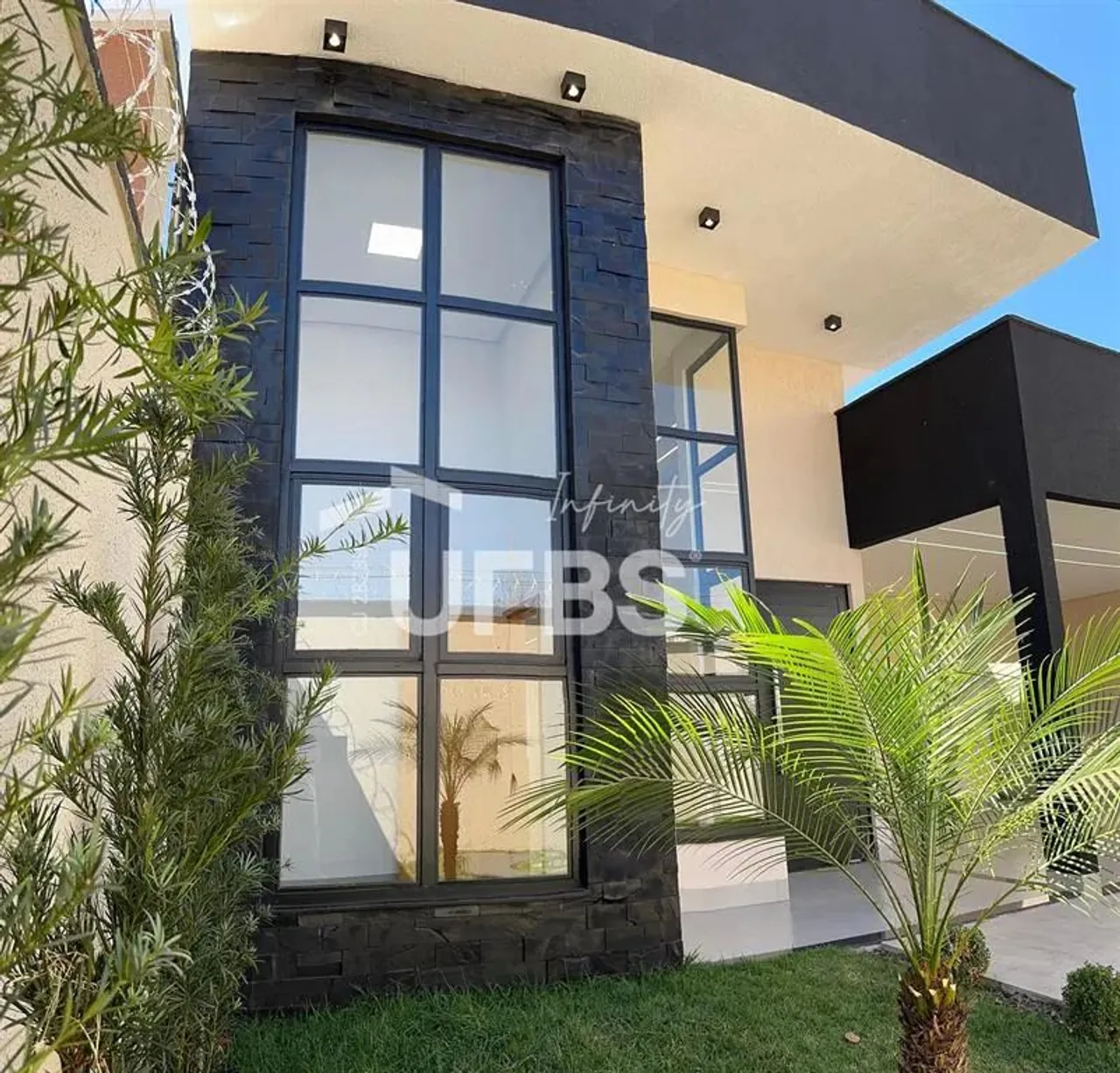 Casa Alto Padrão - Moinho dos Ventos - 3 Suítes