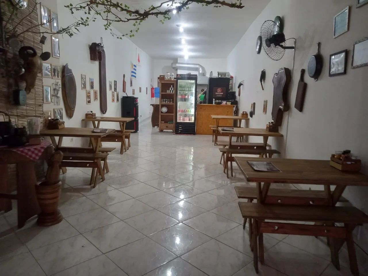 Mesa e bancos de madeira para comércio - Foto 4