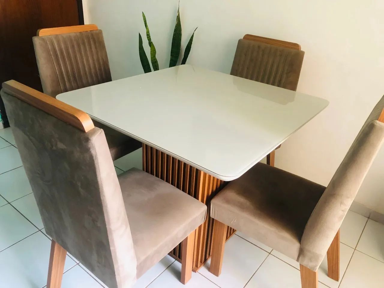 Conjunto de Mesa e Cadeiras para Jantar
