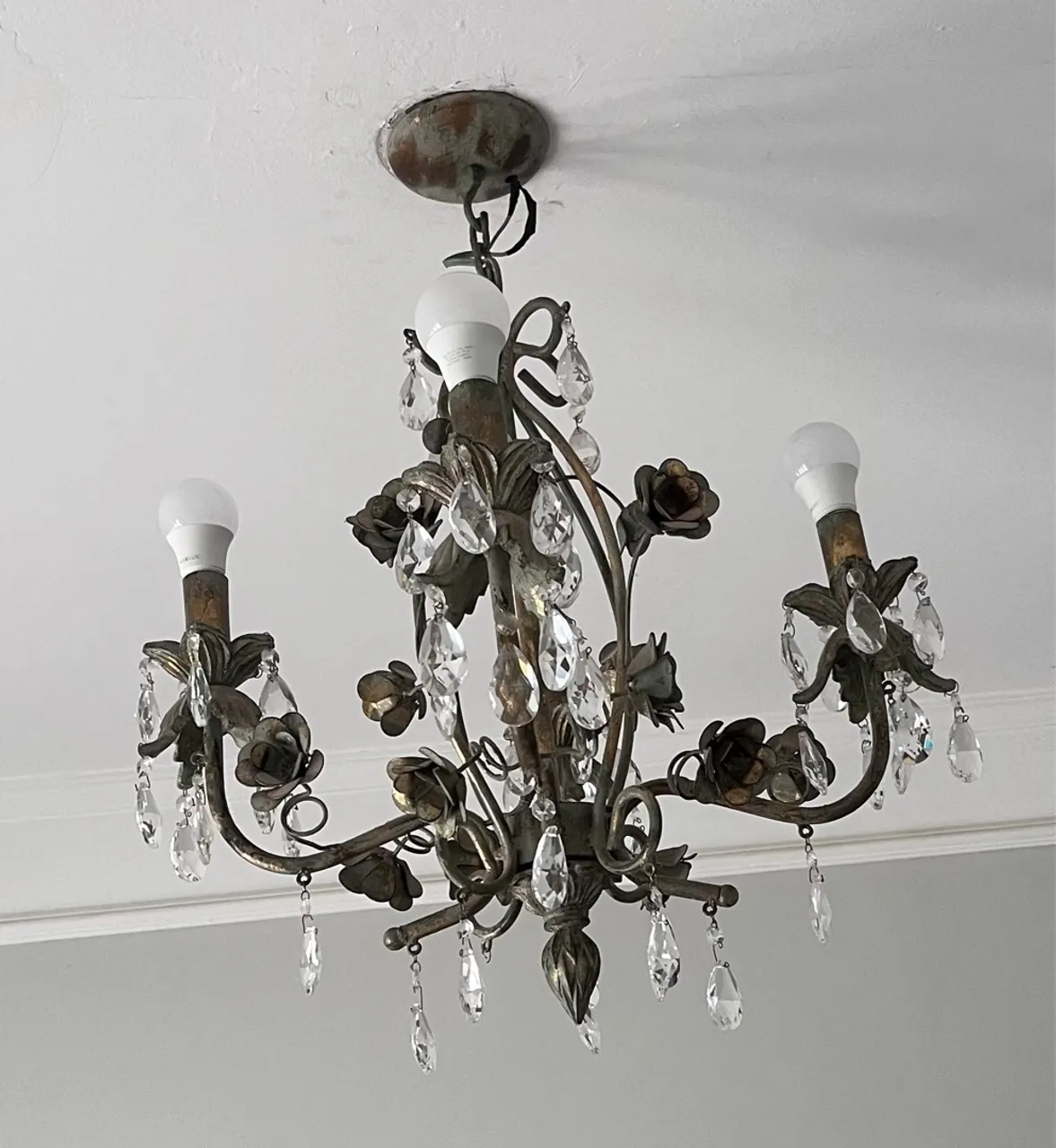 Lustre Clássico com Detalhes em Cristal
