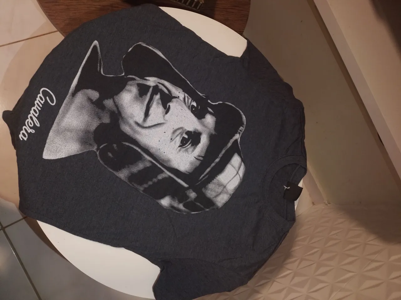 T-shirt preta do chaves (CURRAIS NOVOS)