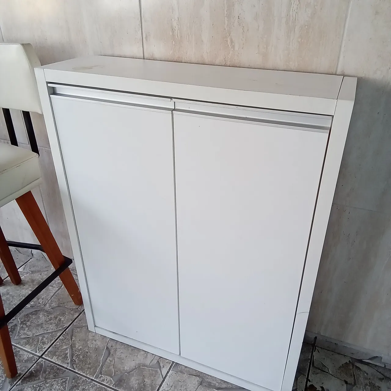 Armário Branco Compacto - Ideal para Organização