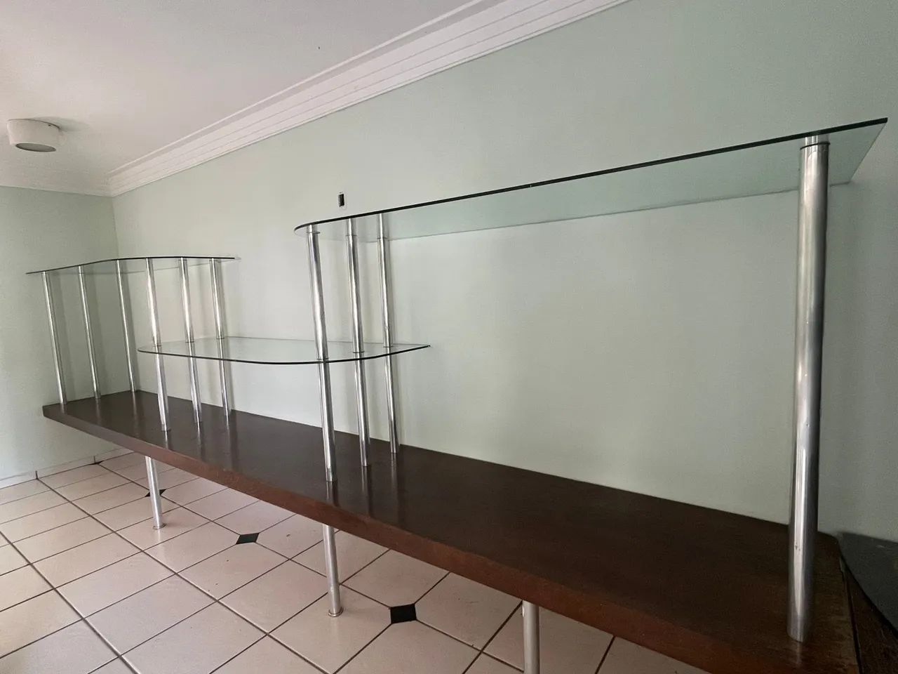 Vitrine de loja e balcão  em madeira e vidro 3 andares - Foto 4