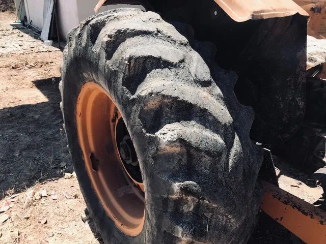 Trator Valmet 85ID com lâmina e roçadeira. - Foto 3