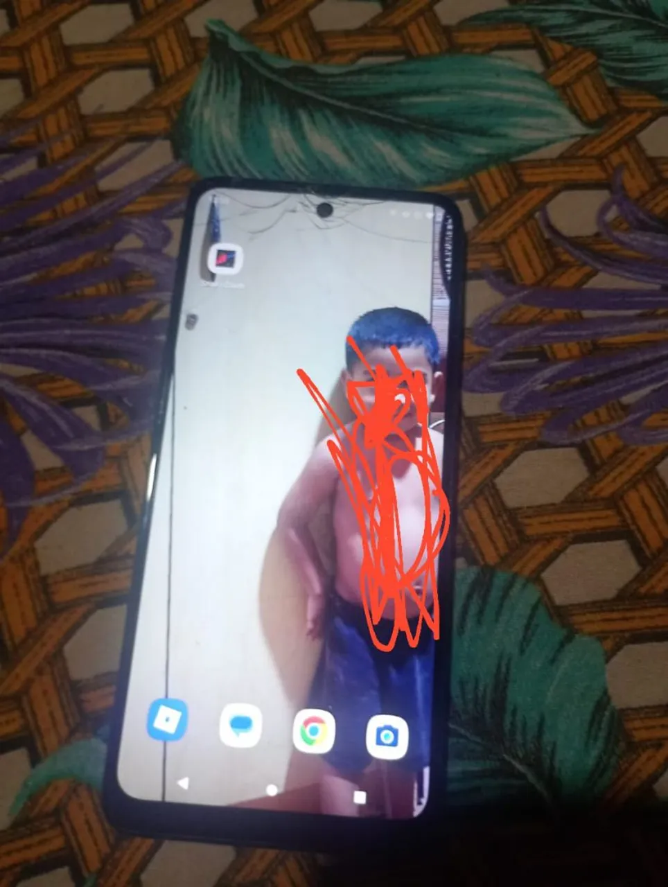 Vendo moto G22 com trinco na parte de cima funciona perfeitamente