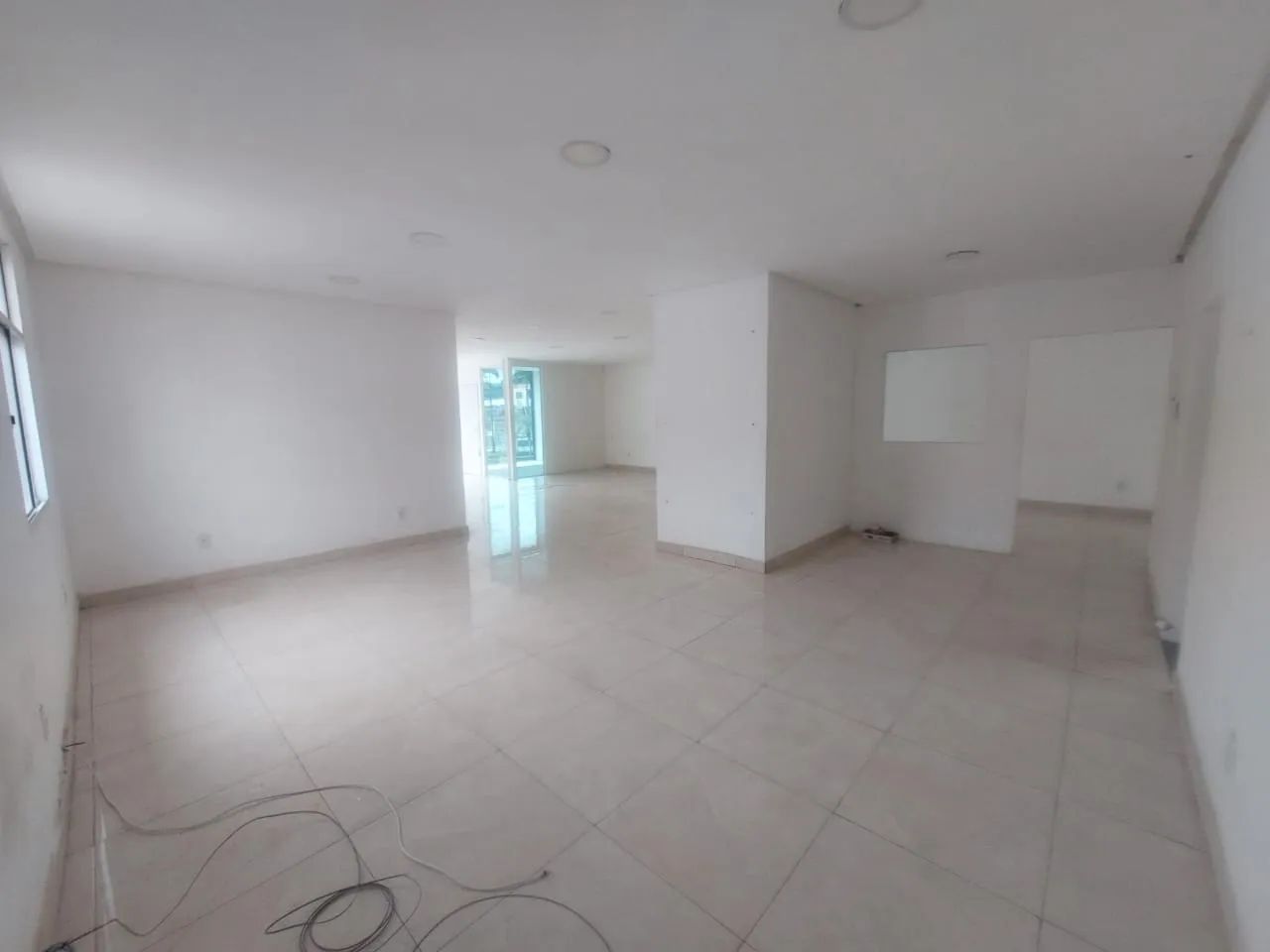 Sala comercial no 1º andar com 110m² no blindex - Na Constantino Nery - Foto 13