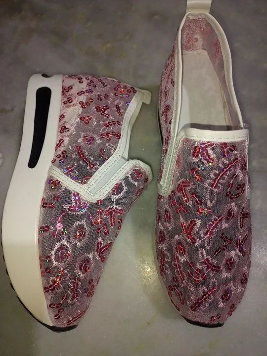 Lindos tênis bordados, lindo estilo. - Foto 2